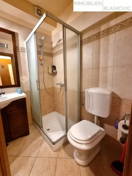 Porec Umgebung - Attraktives Steinhaus mit 2 Appartements und Pool/Wellness