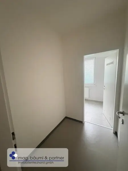 Stauraum vor dem Badezimmer