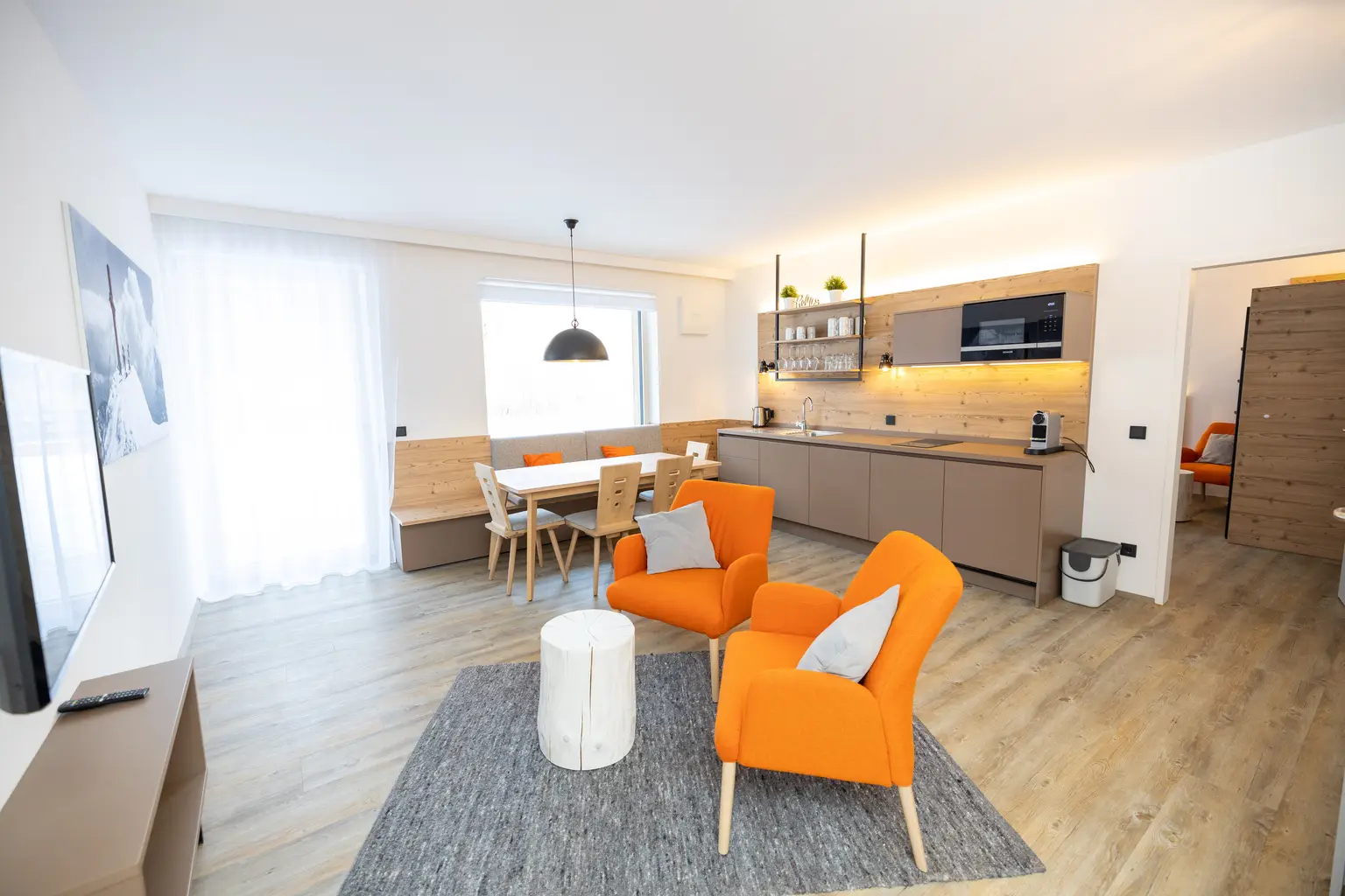 Dormio_Aparthotel_Hinterstoder_Kreidelucke_Living_Room_Kitchen_Dining_Area_001.jpg
