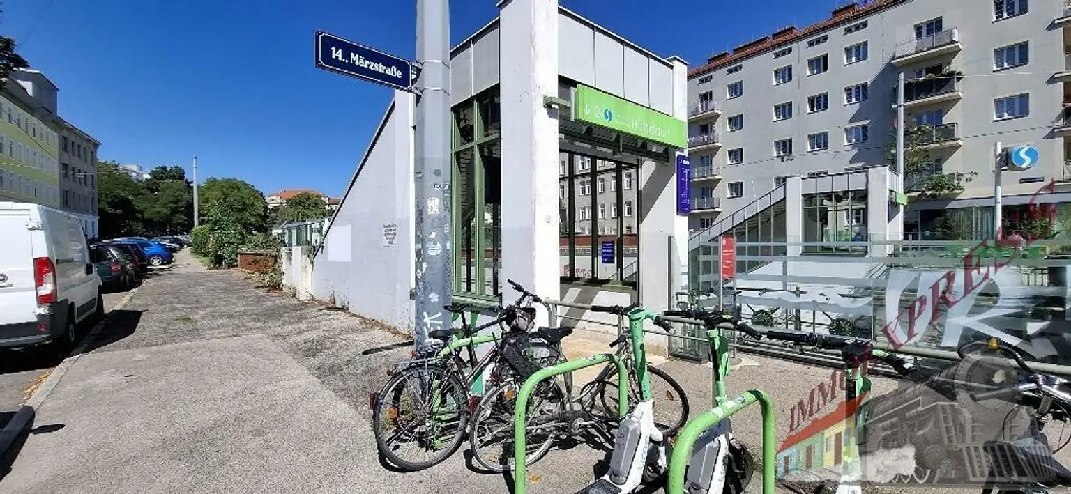 Wunderschöne Dachwohnung mit Klimaanlage in der Märzstraße Nähe S-Bahn - Einzug 1.12.25 unbefristeter Mietvertrag! Kein Lift im Haus!!!