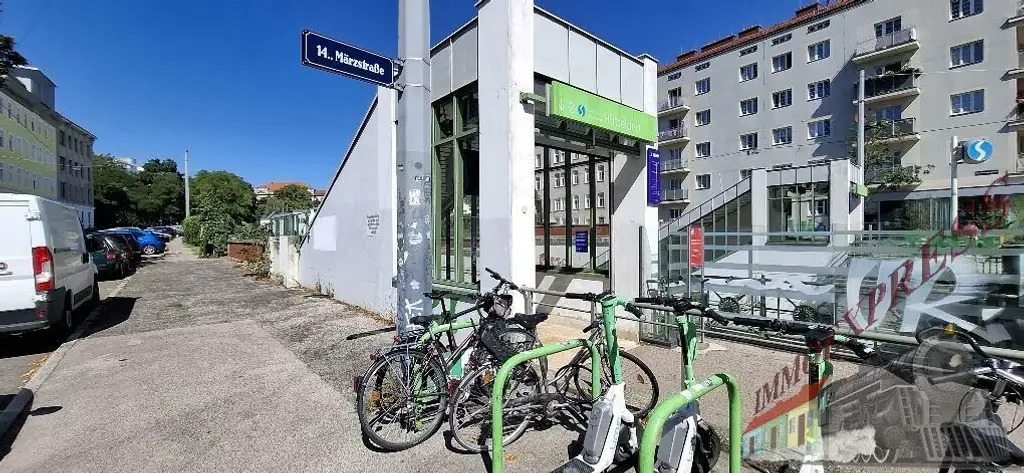Wunderschöne Dachwohnung mit Klimaanlage in der Märzstraße Nähe S-Bahn - Einzug 1.12.25 unbefristeter Mietvertrag! Kein Lift im Haus!!!