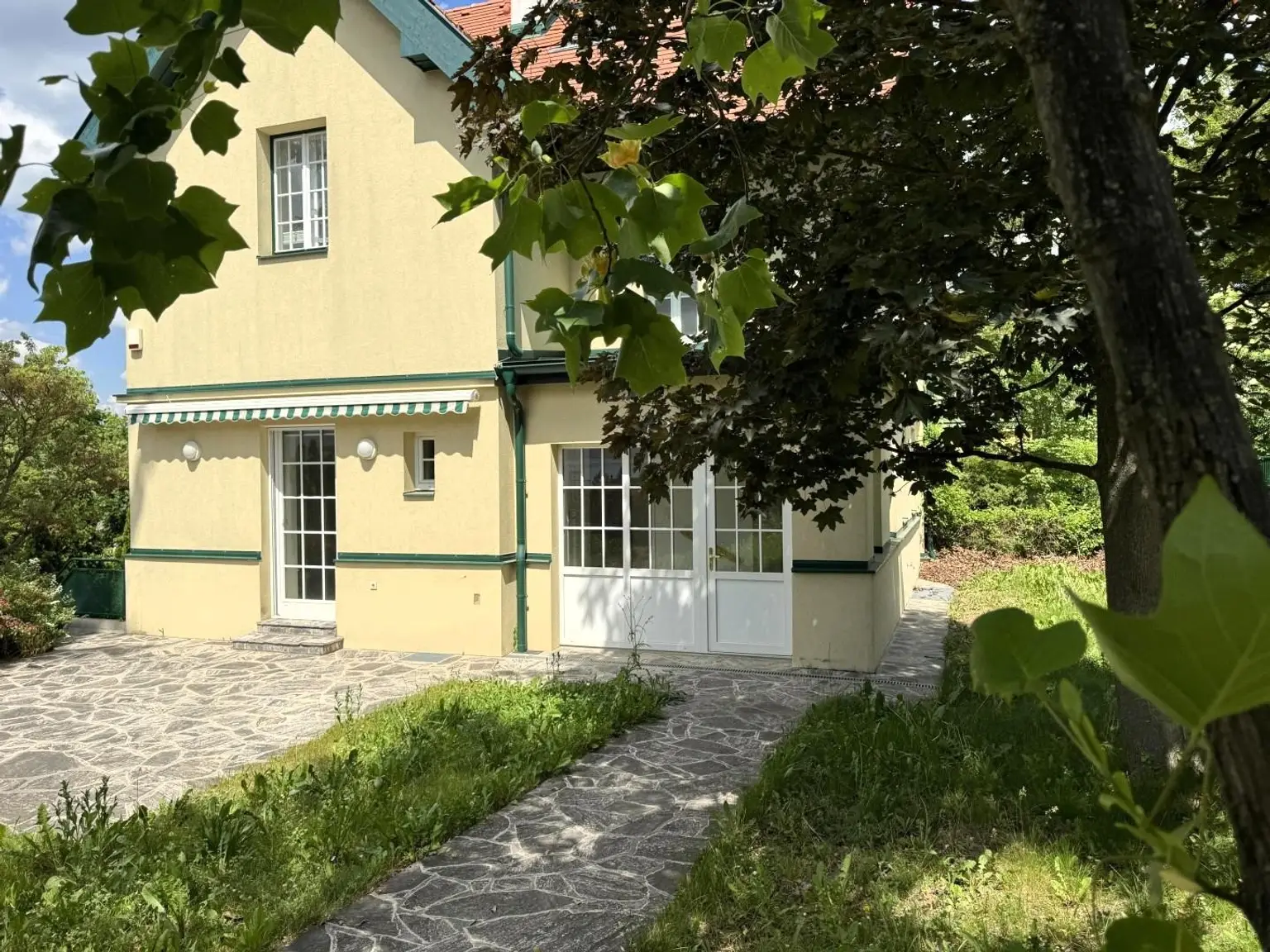 Charmante Alt-Patrizier Villa 3 Schlafzimmer, 4 Bäder + Wohnkeller // Charming old patrician villa, 3 bedrooms, 4 bathrooms + basement living area //