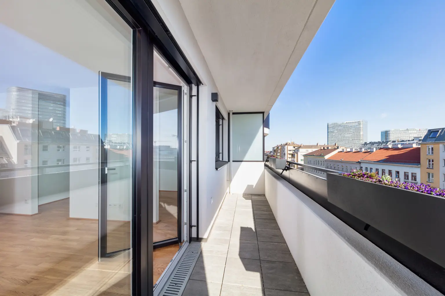 Moderner Neubau - Singlewohnung mit Freifläche, provisionsfrei mit gratis Jahreskarte Wr. Linien