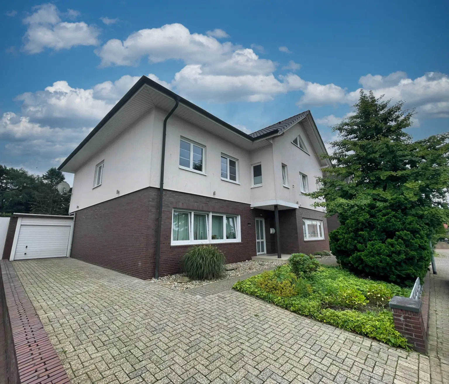 Zuhause mit Wow-Effekt! Zweifamilienhaus in Top-Lage von Cloppenburg!