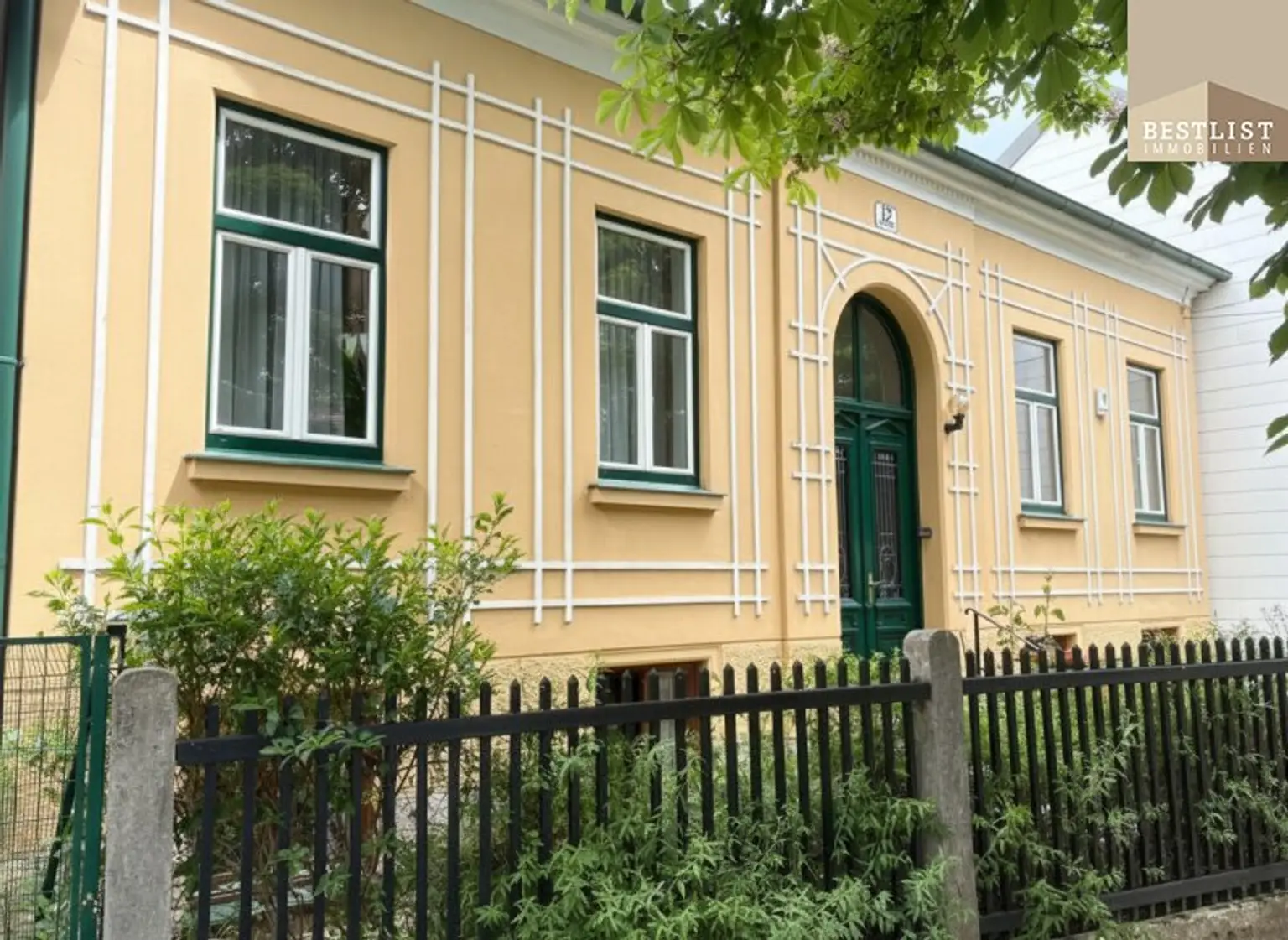 Charmantes Stadthaus in Baden – ruhige Lage mit großem Garten & Entwicklungspotenzial