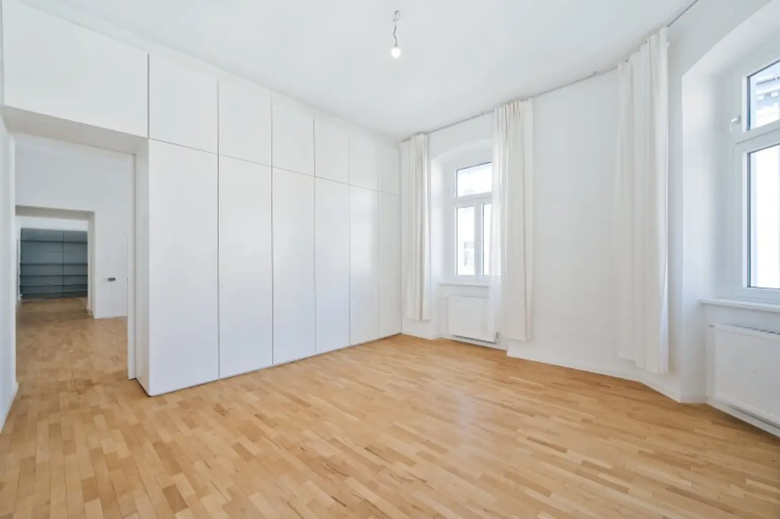 Studio und hippes Wohnen auf 93m² - sonnendurchflutete hohe Räume im Altbau!