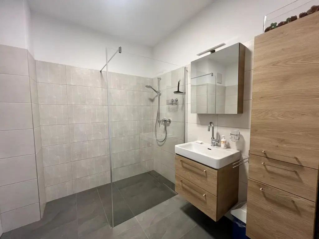 Großzügige 3-Zimmer-Wohnung mit Loggia in zentrumsnaher Lage