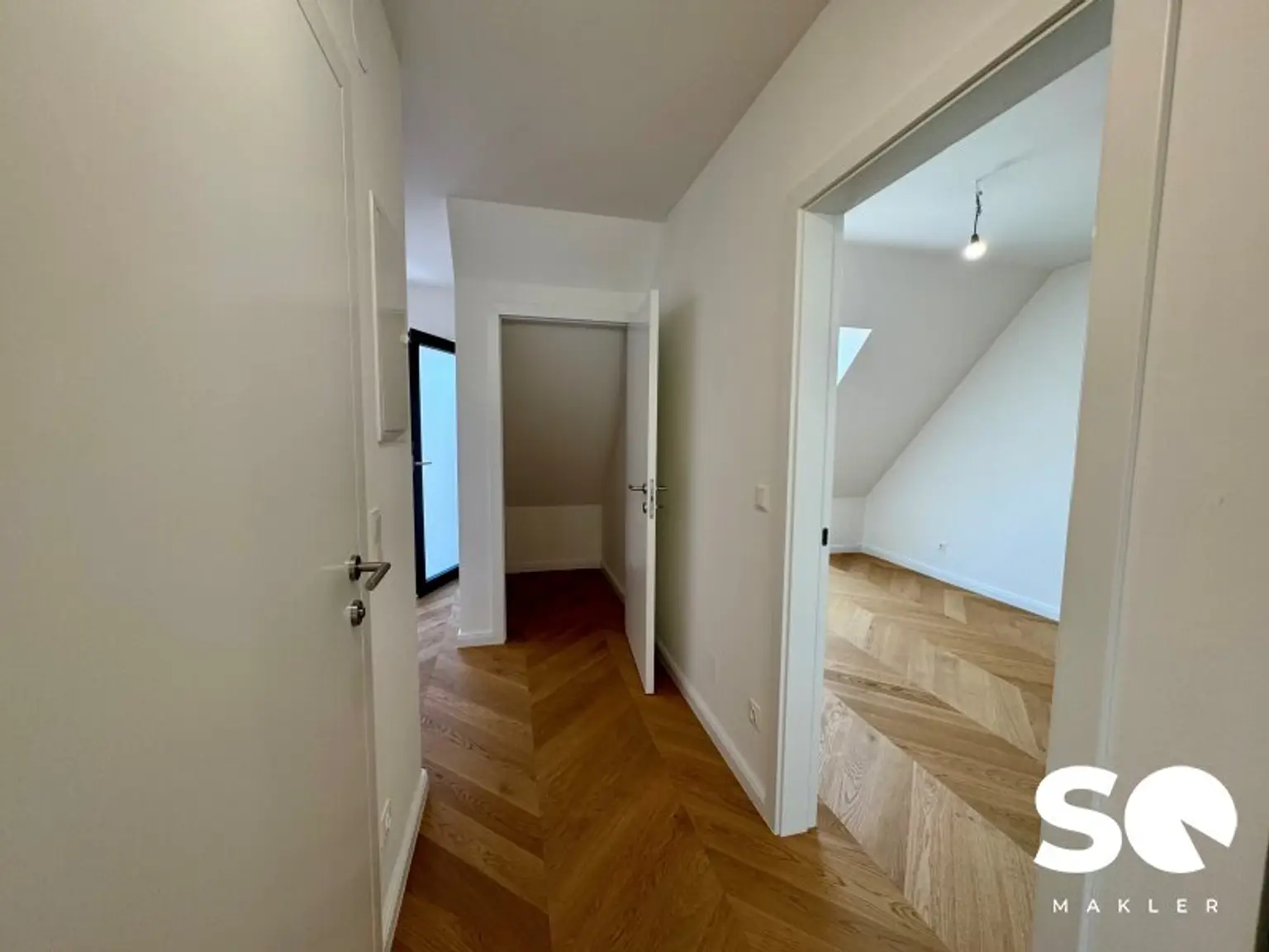 #SQ - ERSTBEZUG: LICHTDURCHFLUTETE 3-ZIMMER-DACHGESCHOSSWOHNUNG NÄHE SCHÖNBRUNN