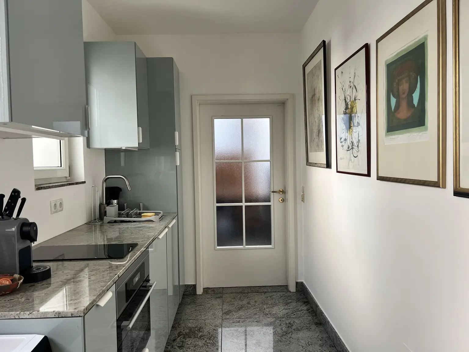 Küche und Gang zu Zimmer