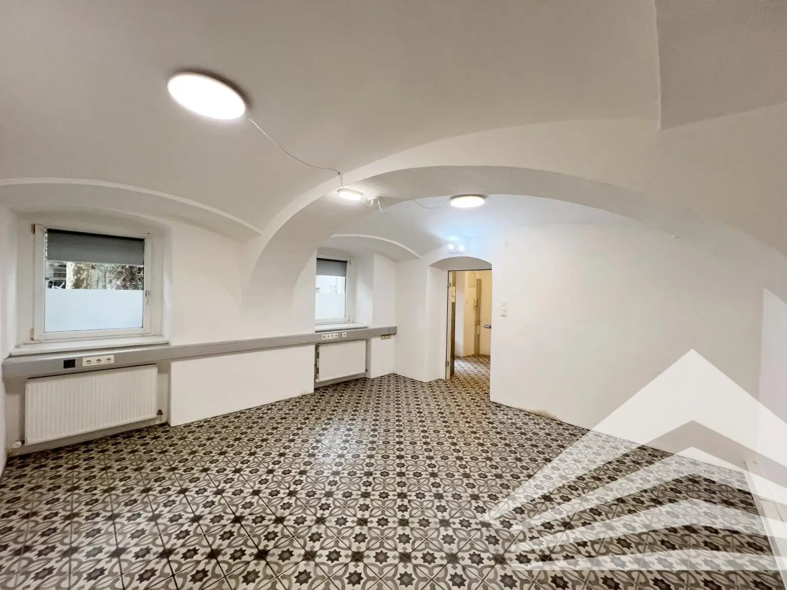 Schönes Gewölbe-Atelier in der Klammstrasse - sofort verfügbar!