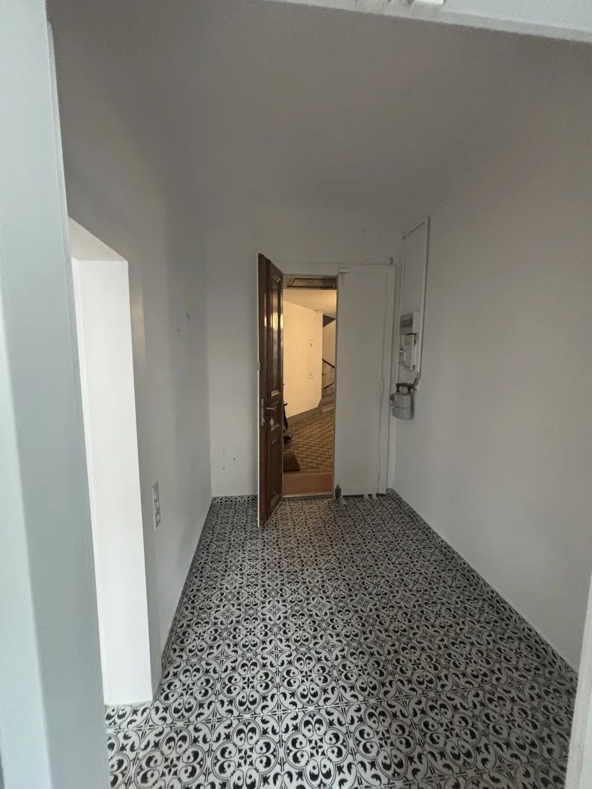 Sanierungsbedürftige 4 Zimmer Altbauwohnung mit viel Potential in zentraler Döblinger Lage - Billrothstrasse !