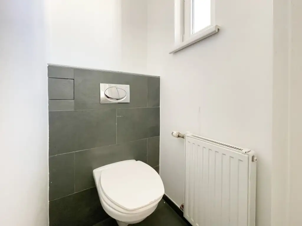 U4 PILGRAMGASSE: Altbauwohnung mit Balkon* im schön sanierten Altbau mit separater Küche Nähe Naschmarkt