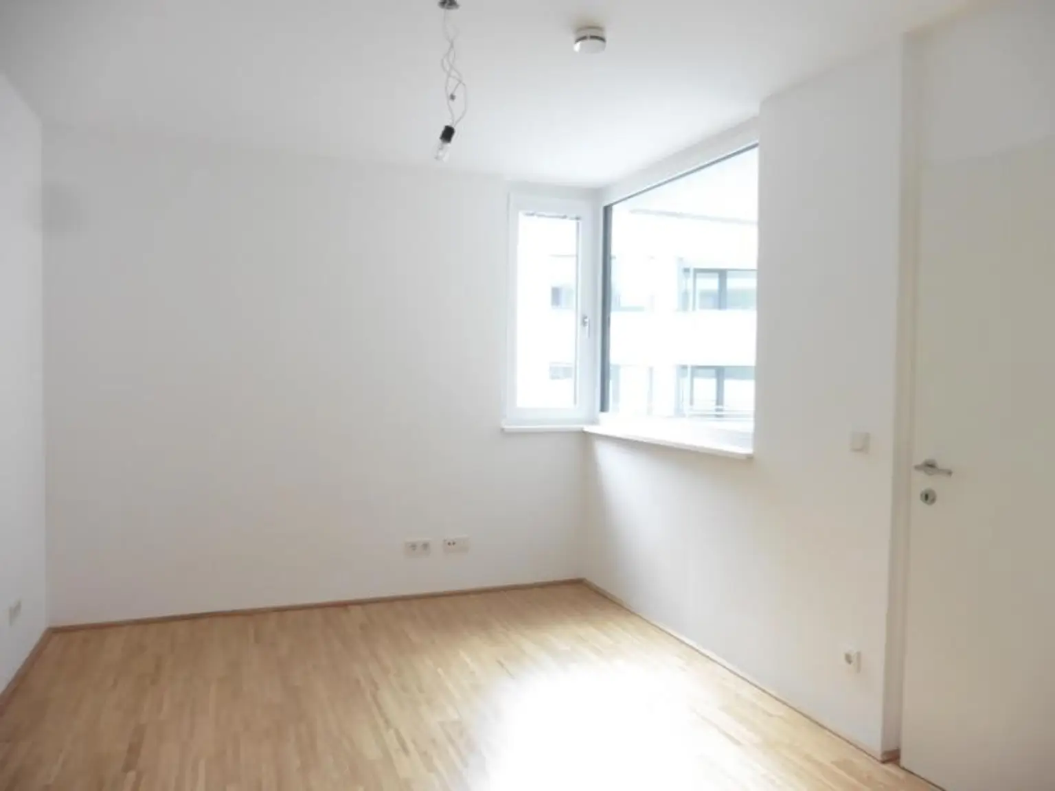 TOP-moderne Neubauwohnung mit toller Ausstattung (Baujahr 2016) - Grenze 5. Bezirk