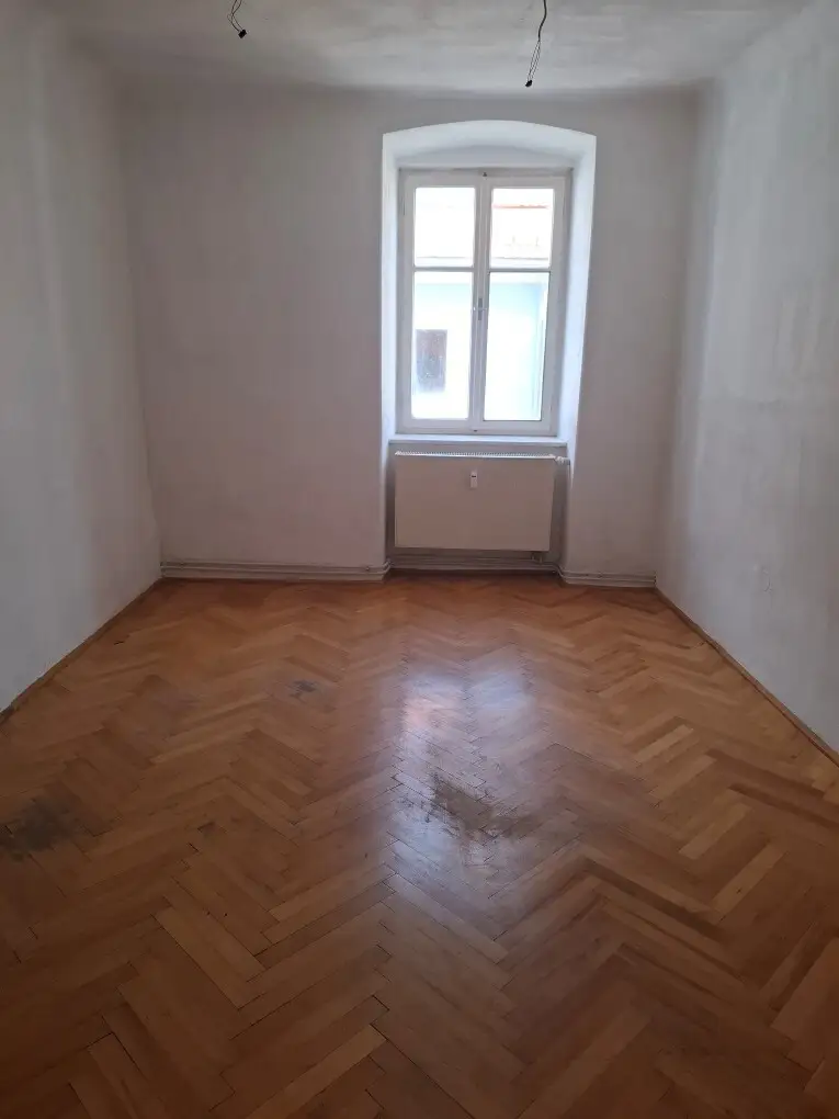 Zentrale Kleinwohnung im 1. Obergeschoß eines Wohn-Geschäftshauses in Bruck/Mur zu kaufen !