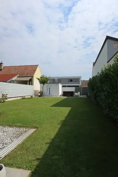 Modern Living in Enzersfeld – stilvolles Einfamilienhaus mit Garten & Pool