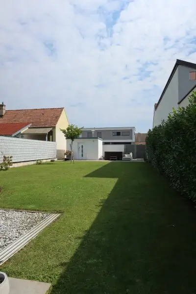 Modern Living in Enzersfeld – stilvolles Einfamilienhaus mit Garten & Pool
