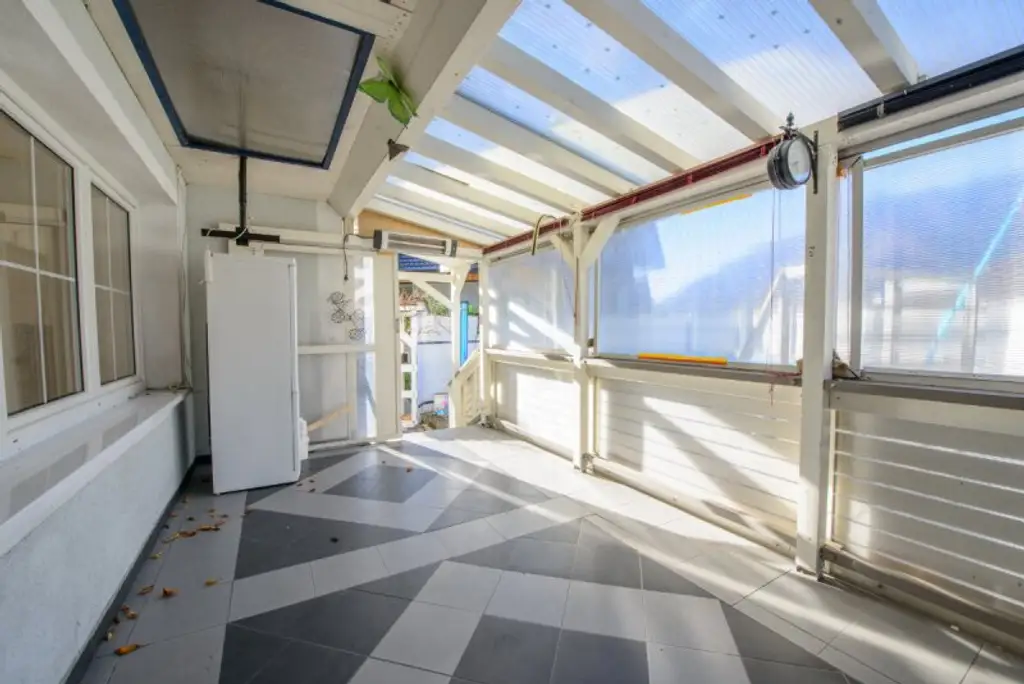 Wohnhaus mit Platz für Generationen oder 2 unabhängige Wohneinheiten