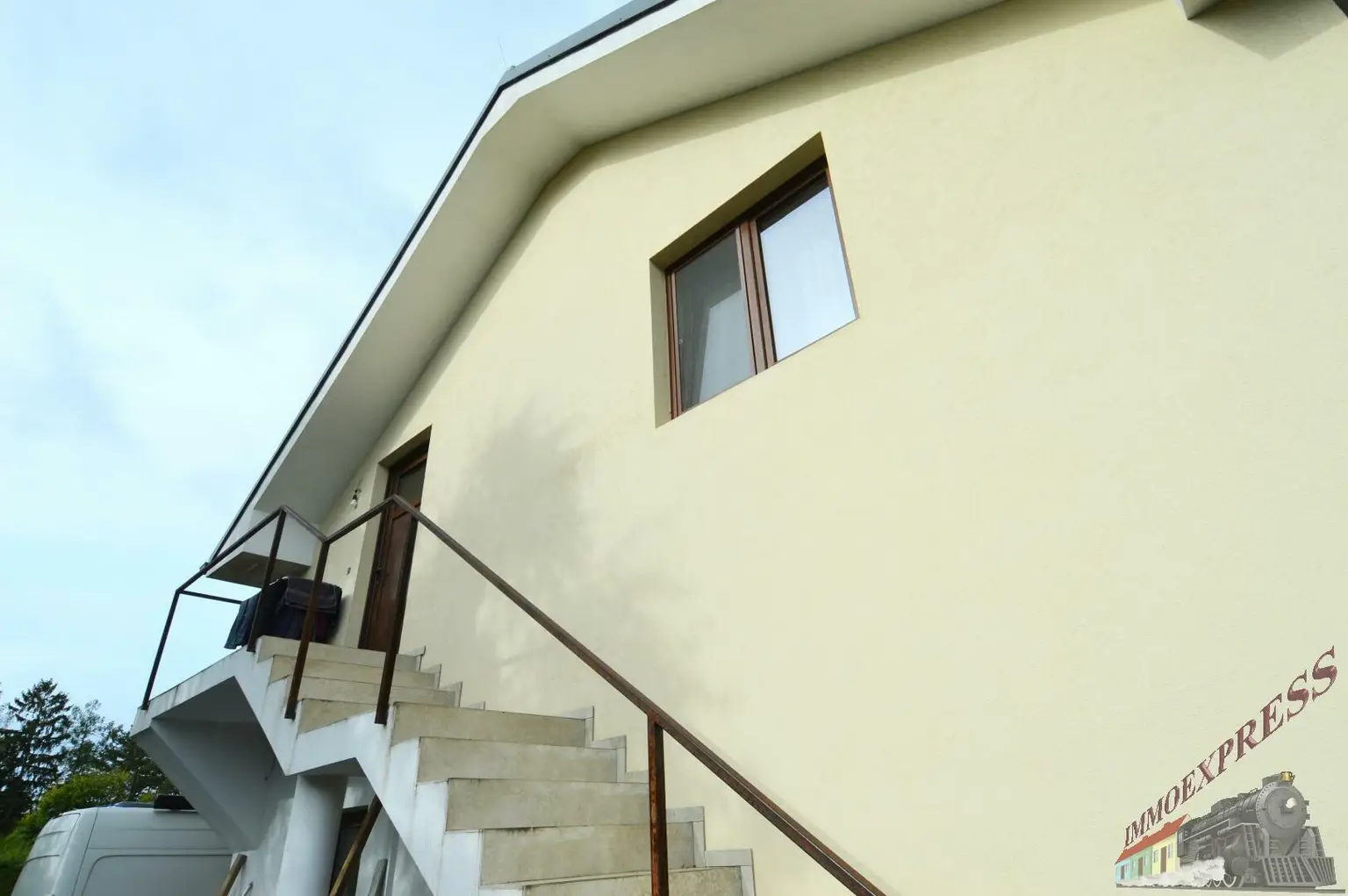 Hochwertiges Ein-/ Zweifamilienhaus mit separater Wohnung - Doppelgarage mit Fußbodenheizung