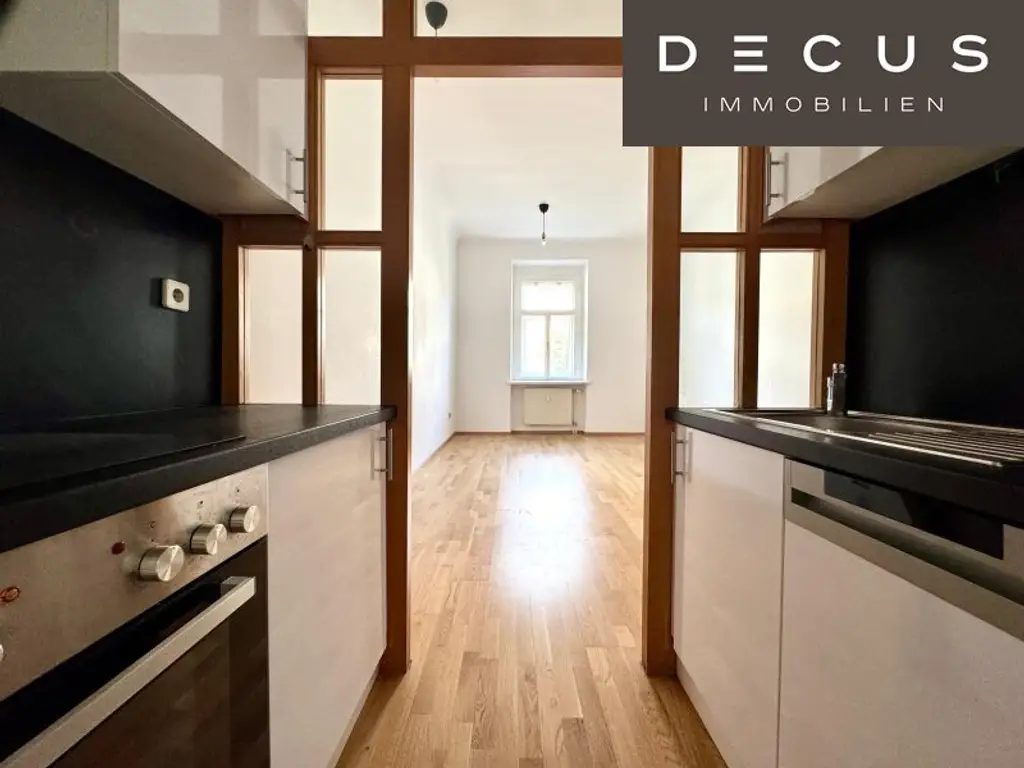 | CHARMANTE 2-ZIMMER-WOHNUNG MIT SONNIGEM BALKON | GRÜN- & SCHLOSSBERGBLICK | ca. 44,1m² | 2.OG | IDEALE LAGE