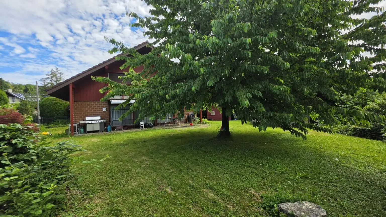 Grosszügigies Einfamilienhaus mit grossem Garten und Weitblick