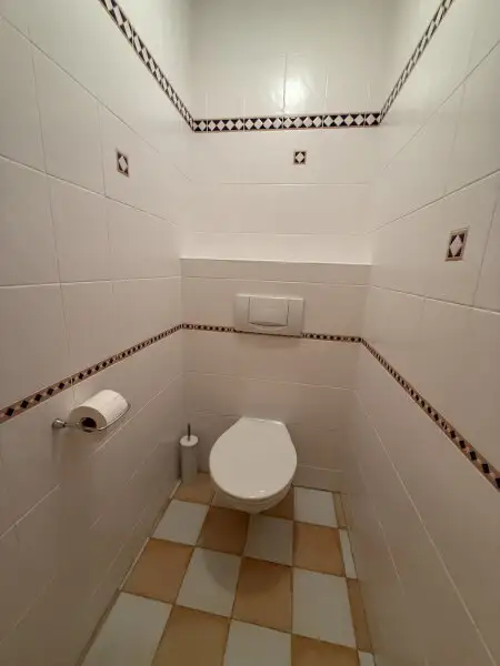 Möbliertes Einfamilienhaus mit Garten, Pool und Sauna