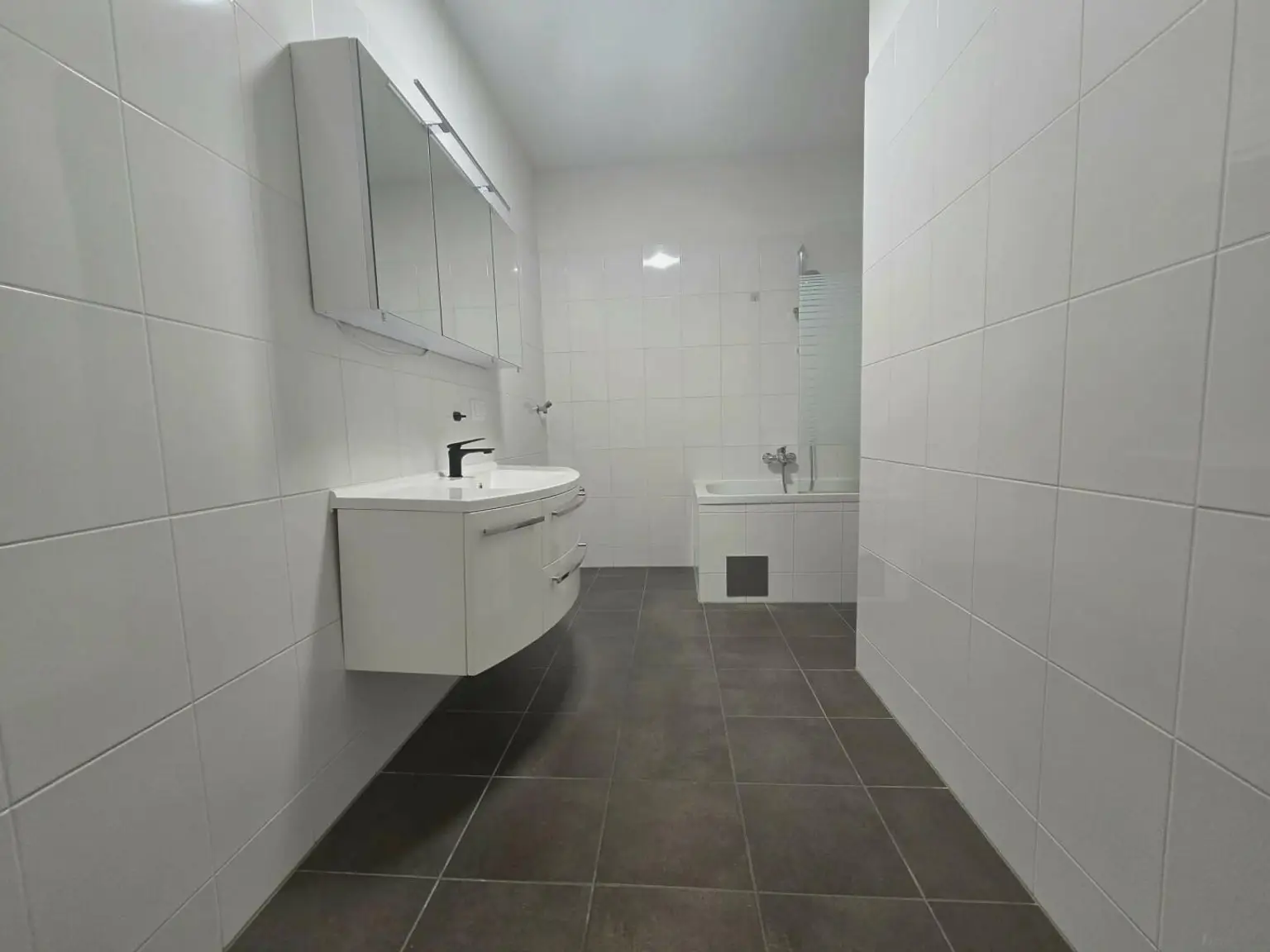 Wunderschöne Wohnung mit Balkon und TG - Hofseite!