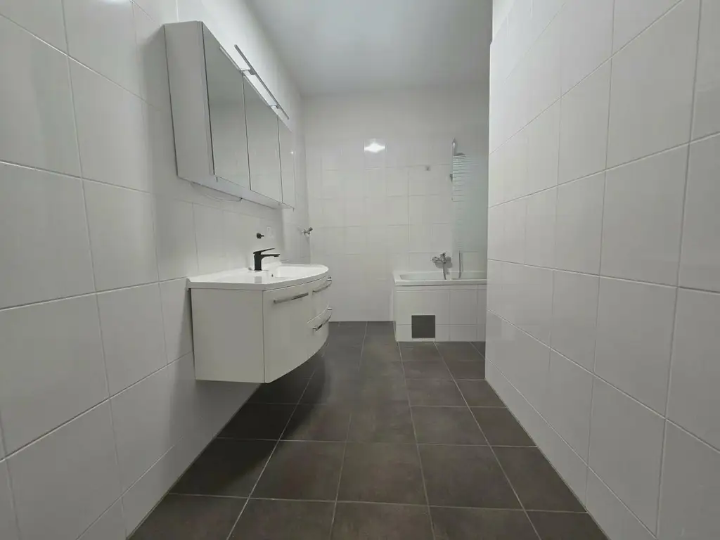 Wunderschöne Wohnung mit Balkon und TG - Hofseite!
