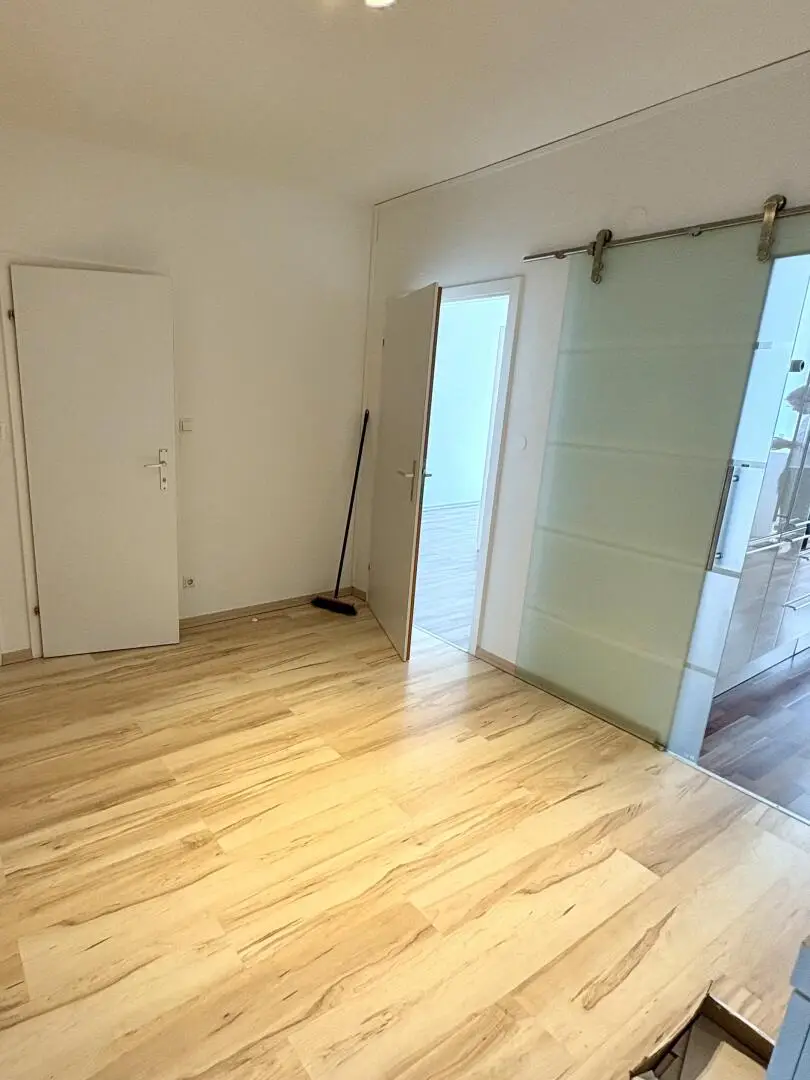 WG geeignet- großzügige 4 Zimmer-Mietwohnung mit verglaste Loggia in Geidorf.