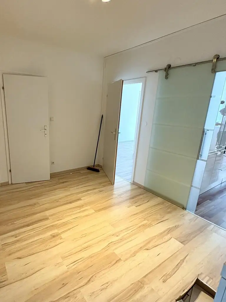 WG geeignet- großzügige 4 Zimmer-Mietwohnung mit verglaste Loggia in Geidorf.