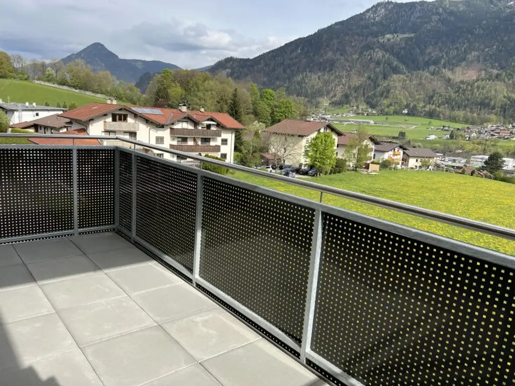 JENBACH - Neuwertige, sonnige 3 Zi.-Mietwohnung mit Balkon in Toplage