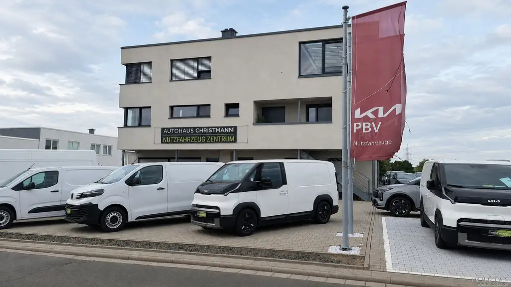 PREIS auf Anfrage -Gewerbeimmobilie mit Lagerhalle, Büro, großer moderner Wohnung und Außengelände