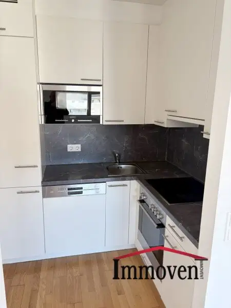 HOFSEITIG - Schöne 4-Zimmerdachgeschosswohnung mit Terrasse und Klimaanlage!