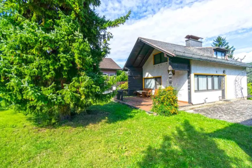 Idyllisches Landhaus in Wohnsiedlung am Waldesrand mitten im Triestingtal, südliches Bergland vor Wien