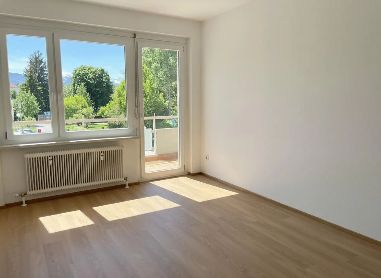 Zimmer mit Zugang Loggia