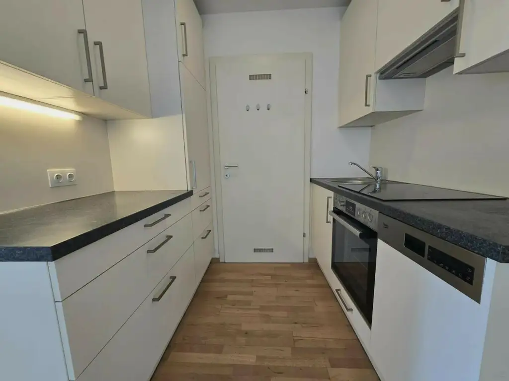 Moderne 2 Wohnung mit zwei großen Balkonen und Tiefgaragenplatz - ab sofort - Eggenberg!