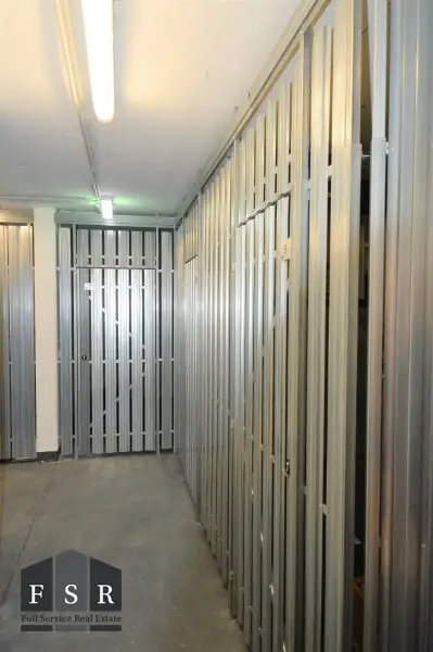 Alles da - Moderne und elegante Altbauwohnung mit Balkon in bester Lage + 1x Garagenplatz und Einbauküche im Preis inkludiert