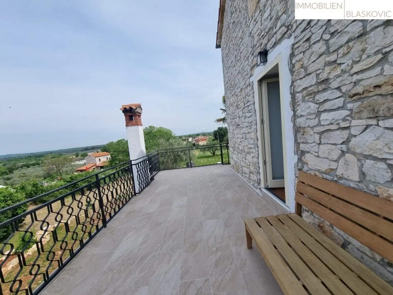 Juwel - Restauriertes Steinhaus mit Pool und Meerblick