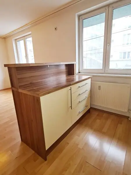 NEILREICHGASSE, sonnige 40 m2 Neubau, Einzelwohnraum, Komplettküche, Duschbad, Parketten, 1. Liftstock
