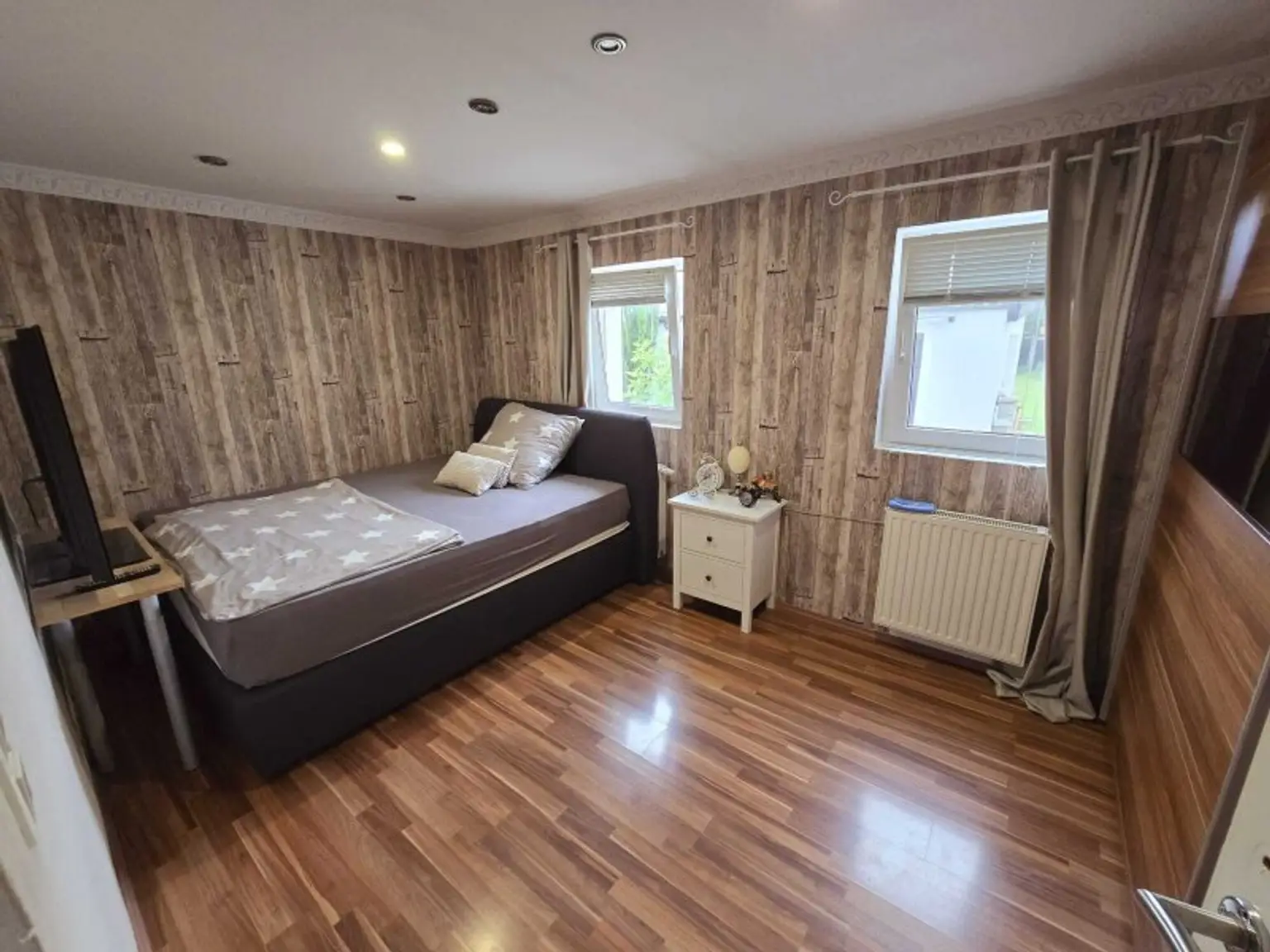 Charmantes Einfamilienhaus 125m² wohnfl. mit 791m²  Garten und überdachte Terrasse und Kaminanschluss in Leobersdorf – S-Bahn in der Nähe!
