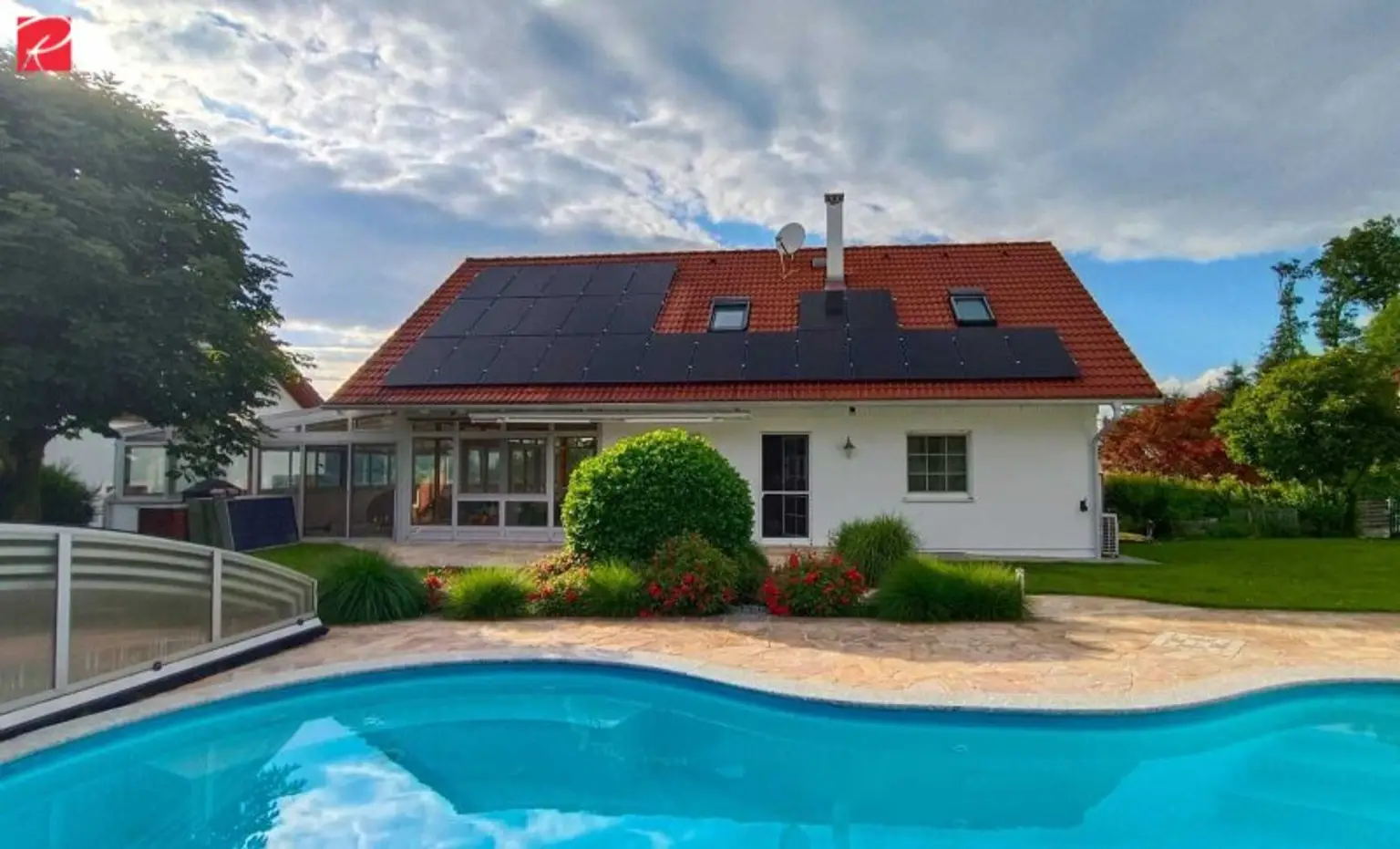 Design trifft Genuss: Premiumwohnen mit Pool, Sauna & Weinkeller