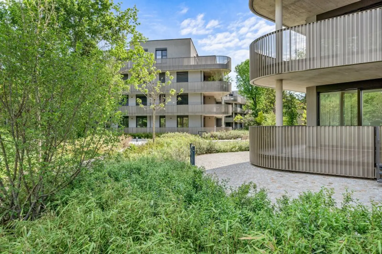 Luxus inmitten grüner Idylle: 2 Zimmer-Terrassentraum im „Private Park Living“
