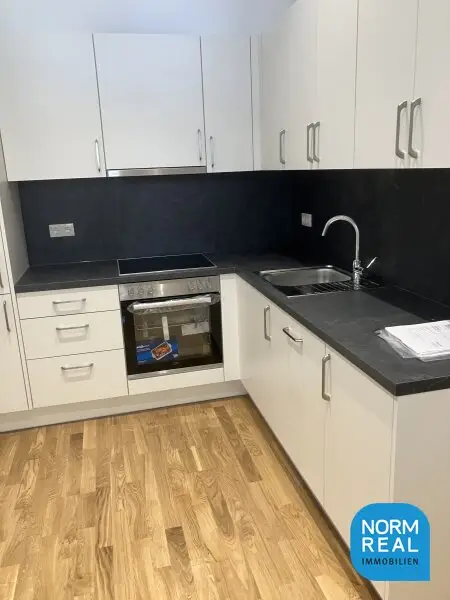Elegante 4 Zimmer Erker Altbauwohnung