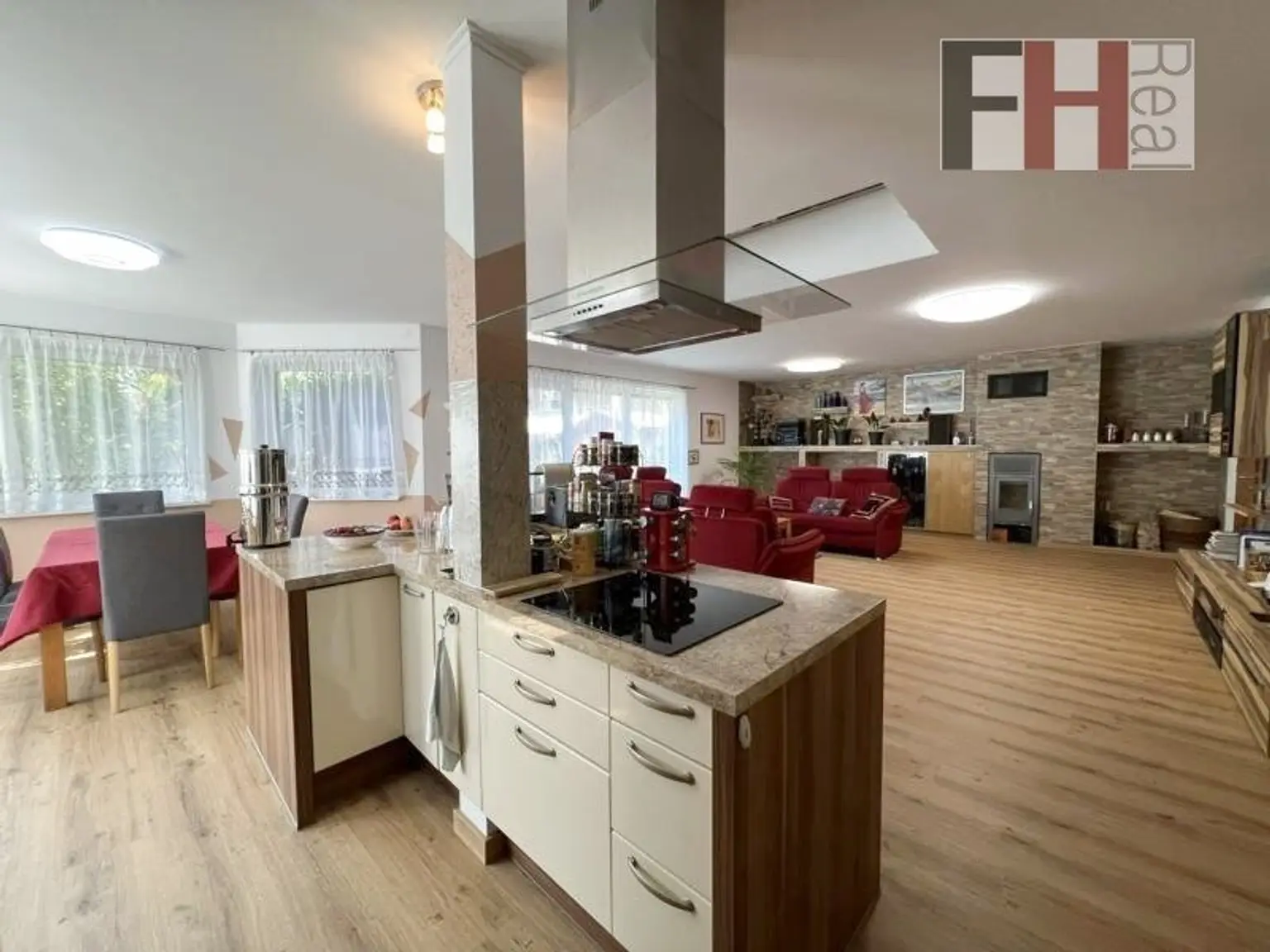 Exklusives Einfamilienhaus mit TOP-Ausstattung in guter Gablitzer Lage!