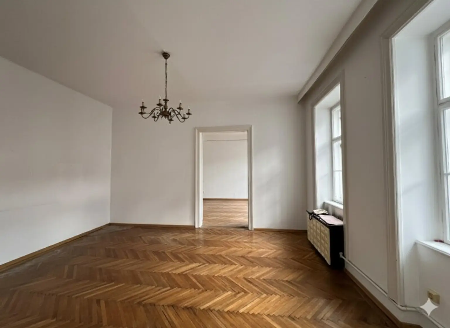 Altbau-Charme! 67 m² Wohnung beim Naschmarkt mit exklusiver Balkon-Möglichkeit in generalsaniertem Haus
