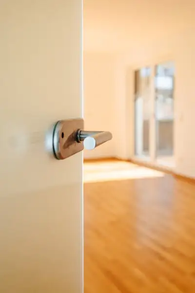 EXKLUSIVER NEUBAU I AM FUßE DES RUCKERLBERGS I SÜD-BALKON I TIEFGARAGE I DIREKT AM LEONHARDBACH I IDYLLISCH I SACKSTRAßE AB SOFORT I