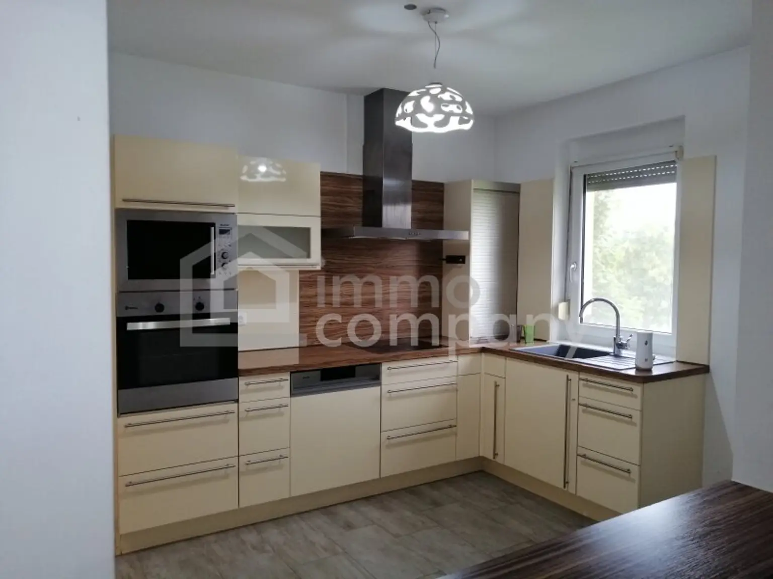 4-Zimmer-Wohnung mit SEEBLICK- Koffer packen und einziehen!