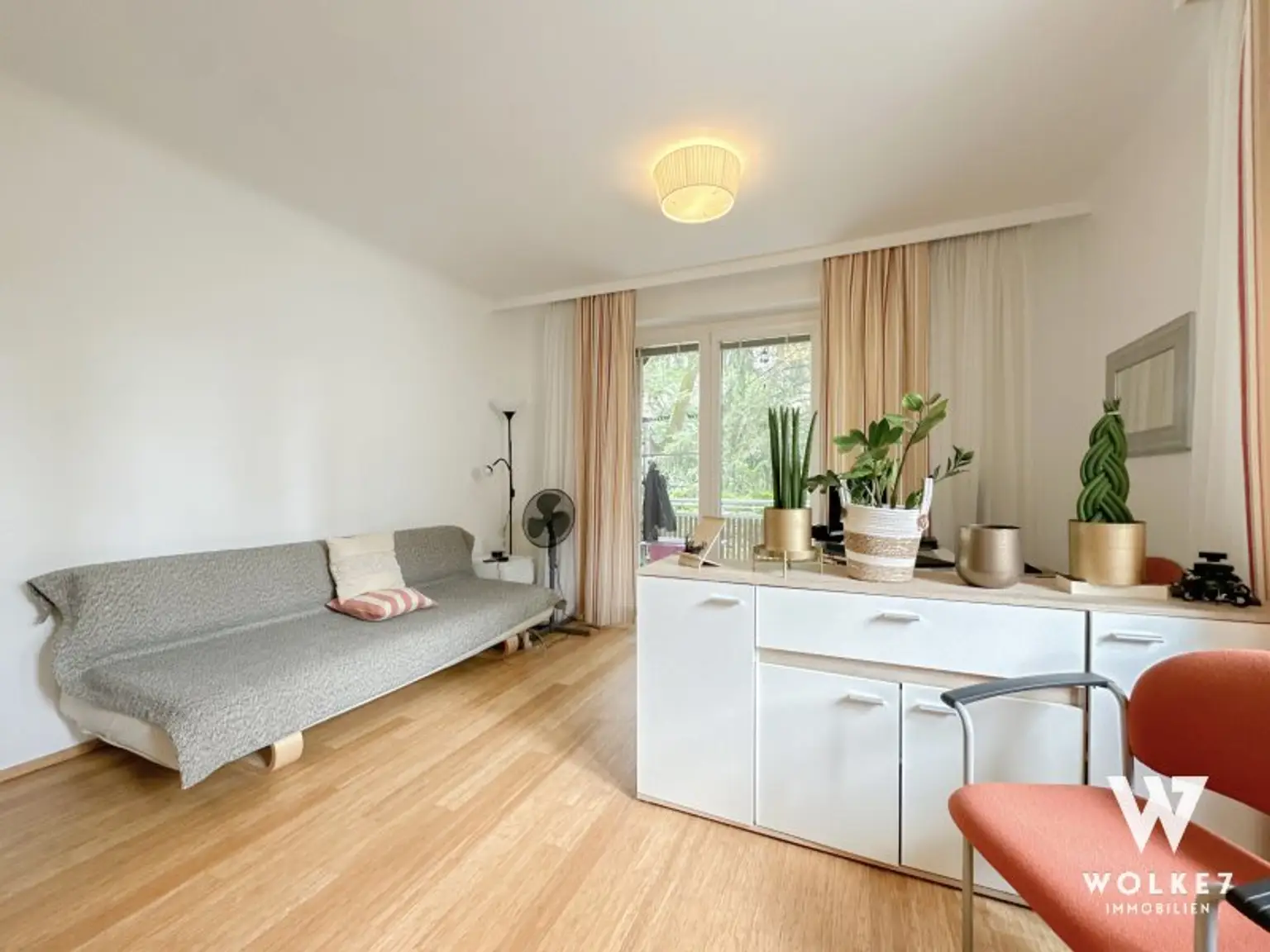 Helle 2-Zimmer-Wohnung mit Ost-Loggia und Gartenblick | 2024 saniert