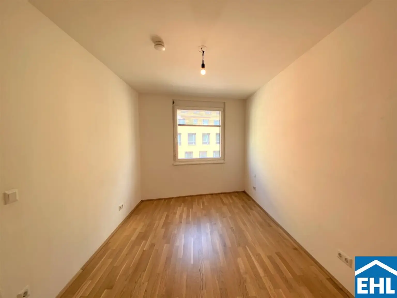 Freundliche 2 Zimmerwohnung mit Loggia in zentraler Lage