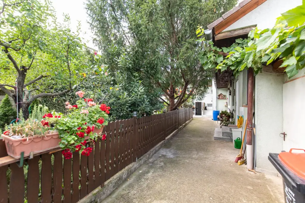 Platz für Ideen, Raum für Träume- Haus mit 2 Wohneinheiten und mit großem Garten in Gols