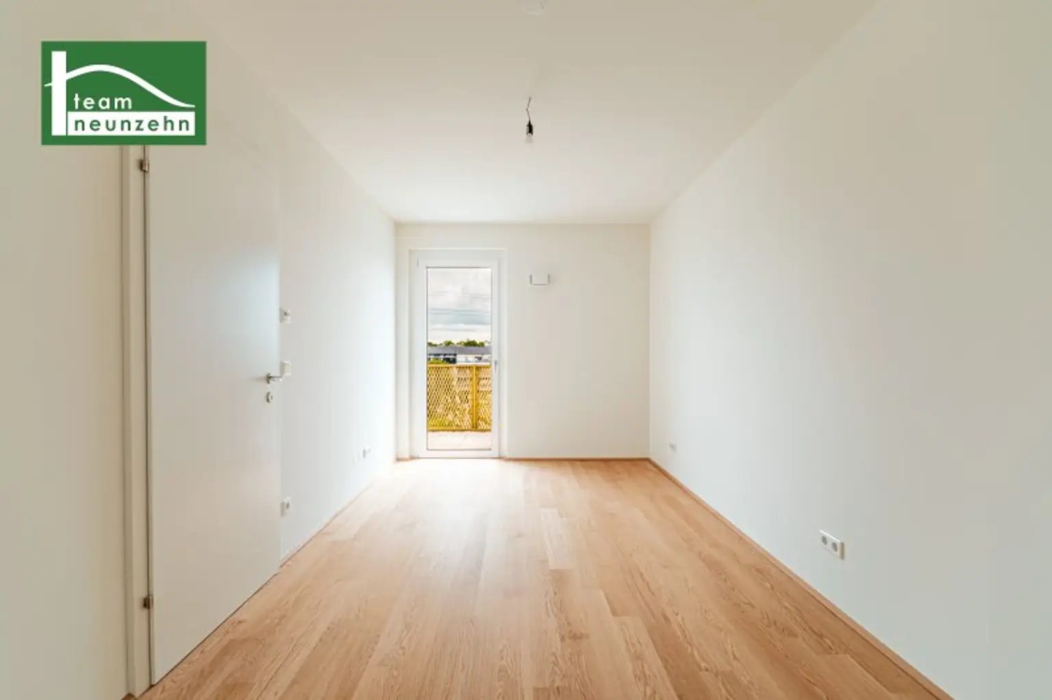 Alles was man sich wünscht – kostengünstige Heizung/“Kühlung“ über Erdwärme, PV-Anlage, weitläufige Grünflächen